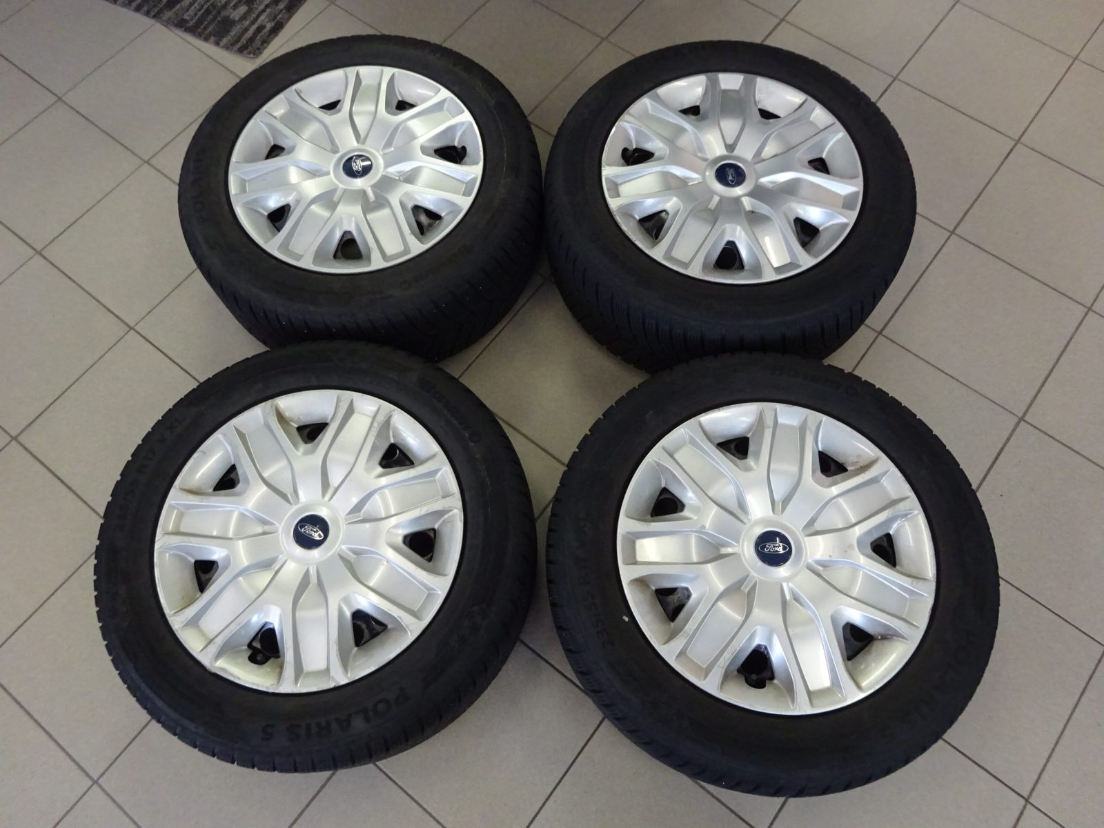 Ford Galaxi zimní pneu + disk 235x55x17